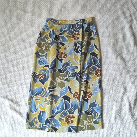 Womens Petite Sz 12 Faux Wrap Skirt in Cute Modern Florals - Picture 1 of 6